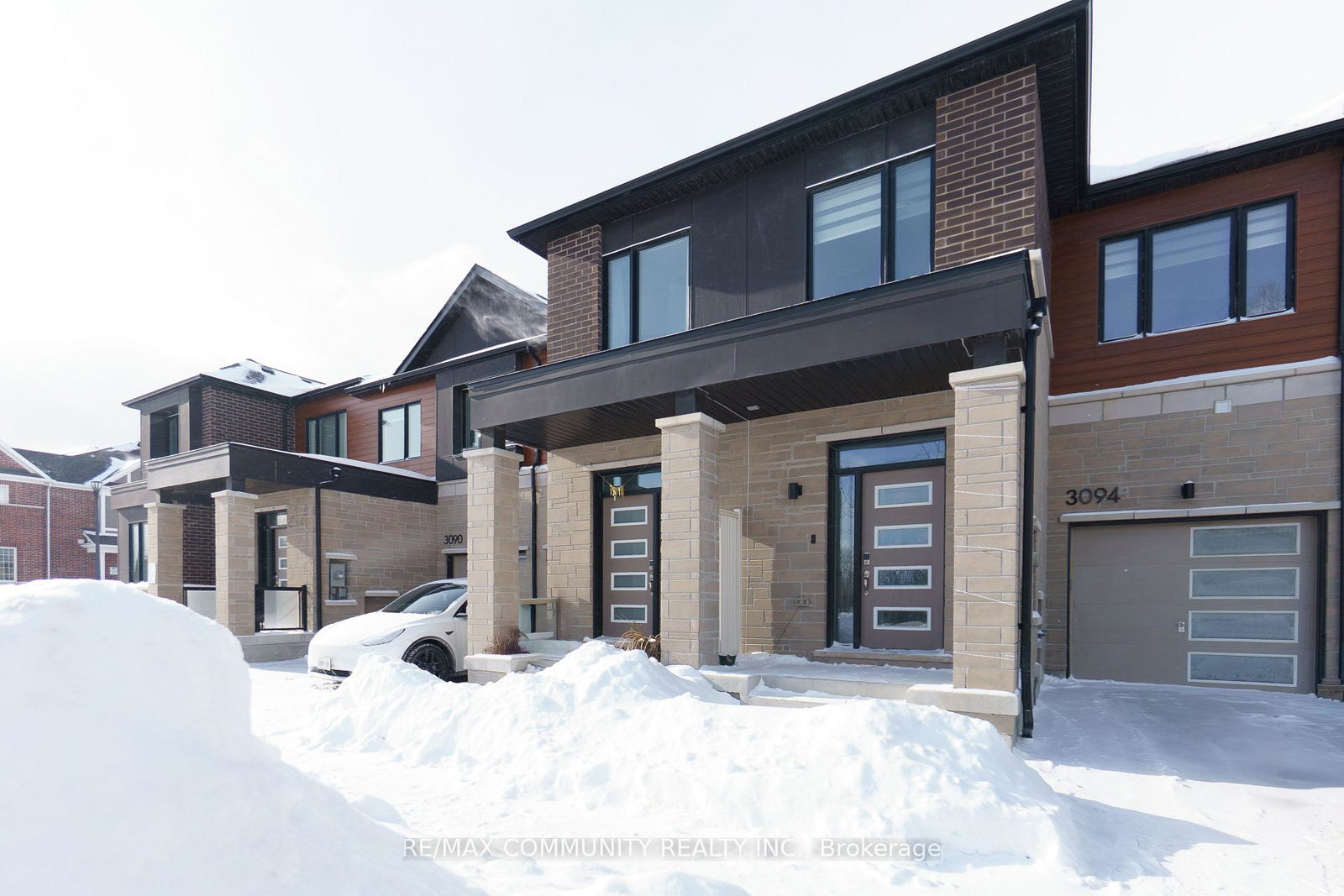 3094-sideline-16-pickering-ontario-e12773198