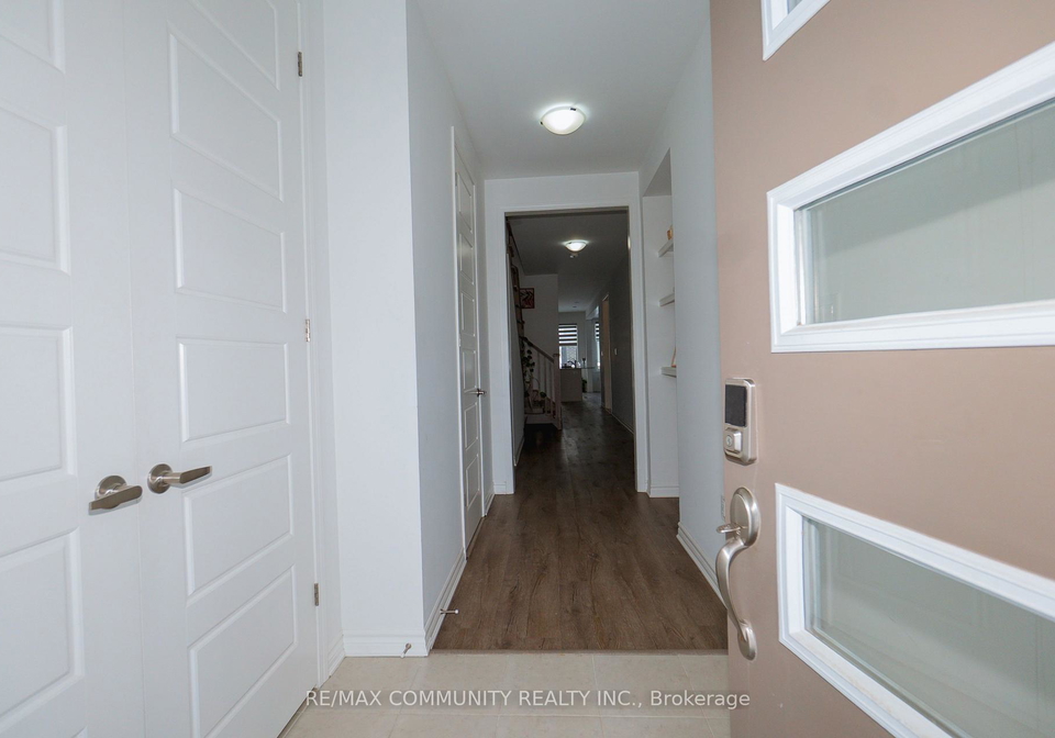 3094-sideline-16-pickering-ontario-e12773198