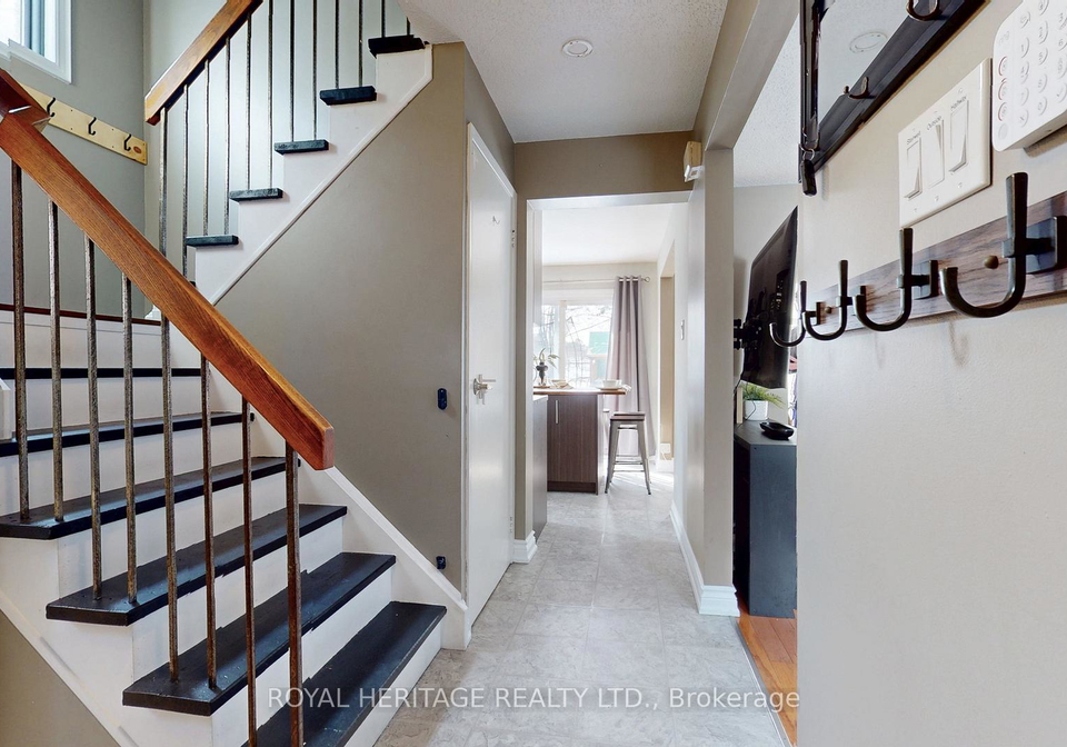 636-beckworth-square-pickering-ontario-e12774380