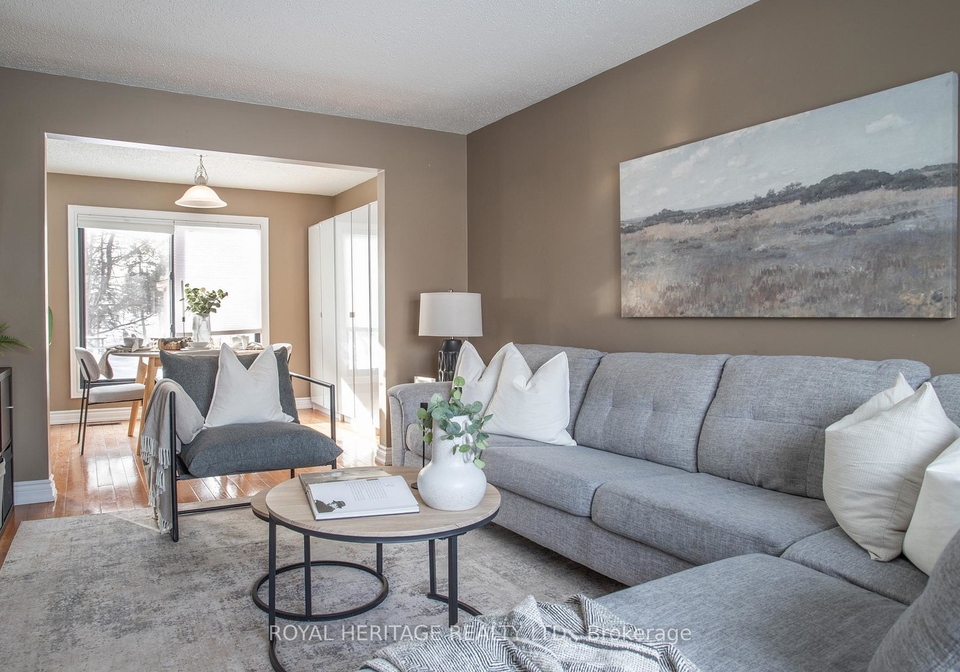 636-beckworth-square-pickering-ontario-e12774380