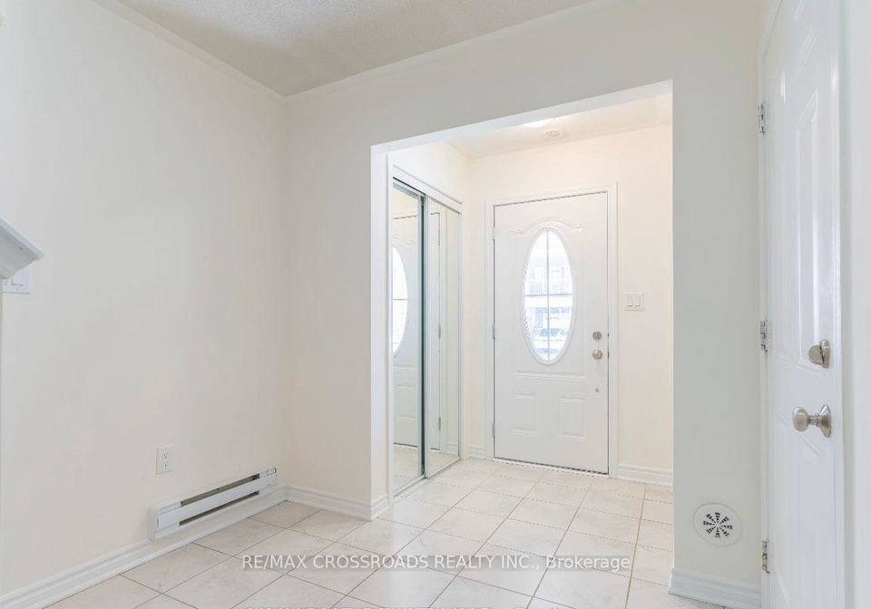 1060-clipper-lane-pickering-ontario-e12775322