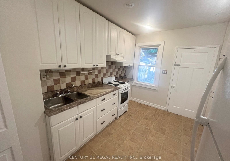 7-holborne-avenue-east-york-ontario-e12783616
