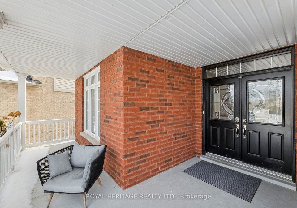 63-laprade-square-clarington-ontario-e12786706