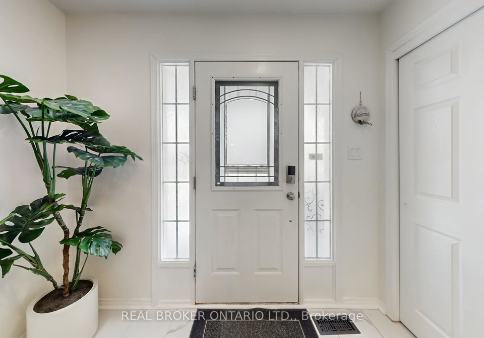 16-wade-square-clarington-ontario-e12787326