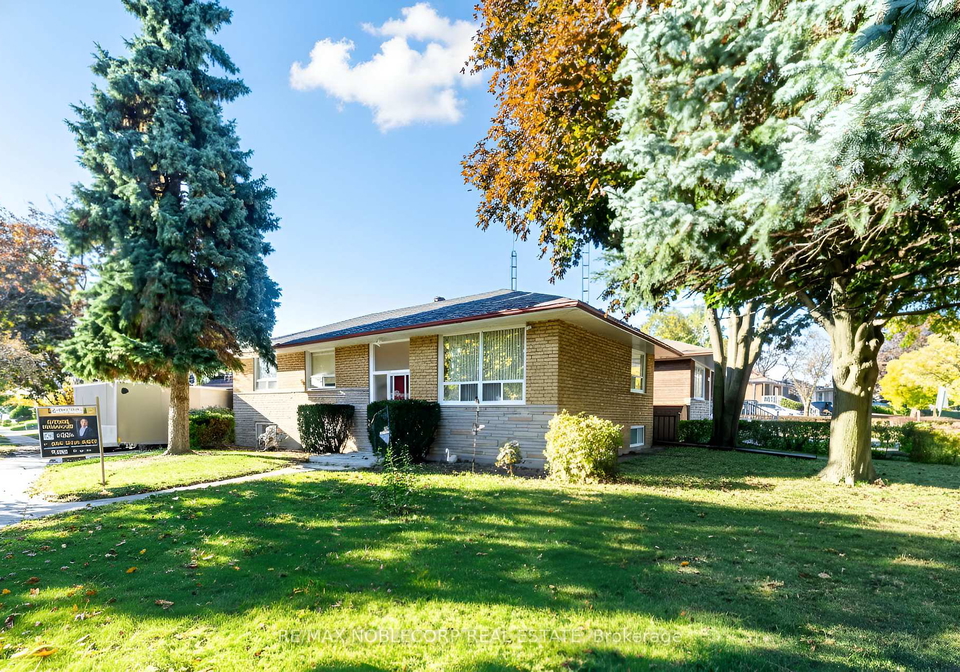 16-fortune-gate-scarborough-ontario-e12790780