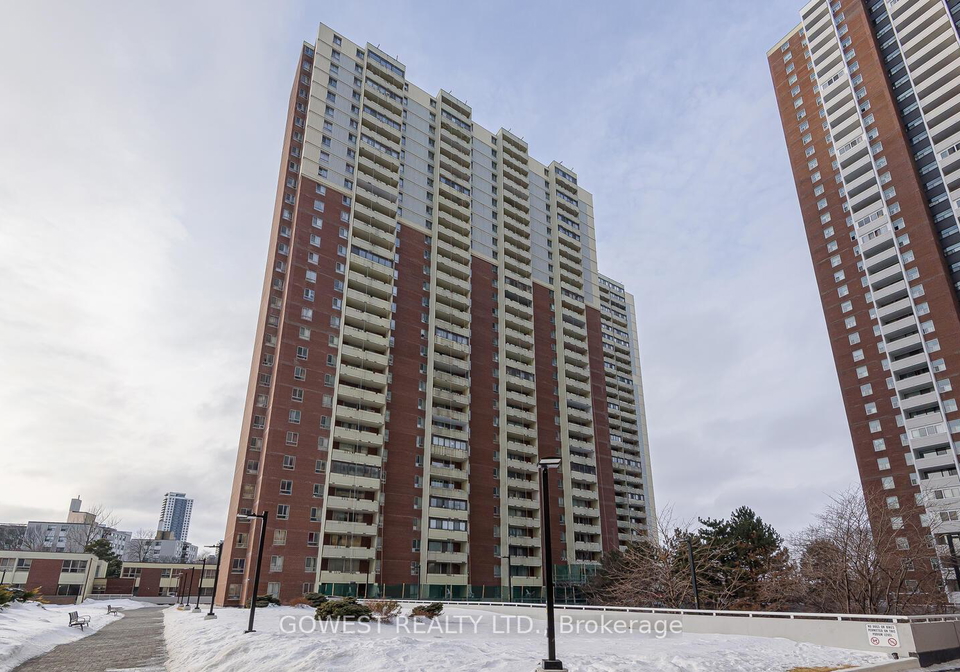 1-massey-square-east-york-ontario-e12791450
