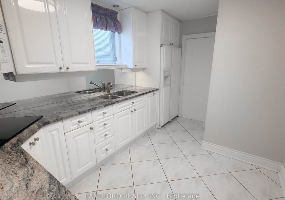 3-davies-crescent-east-york-ontario-e12792804