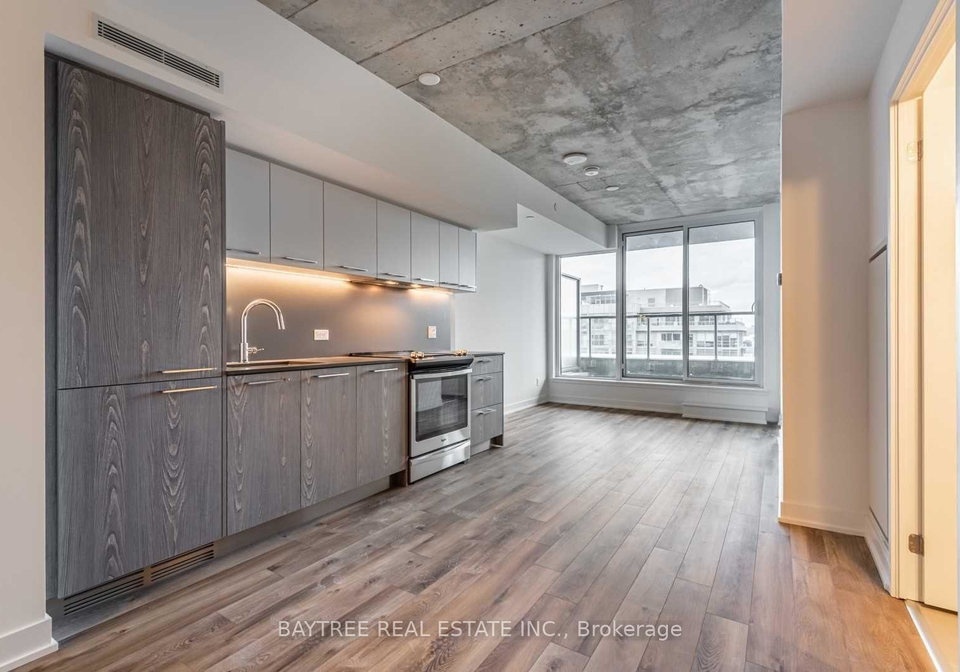 30-baseball-place-toronto-ontario-e12793348