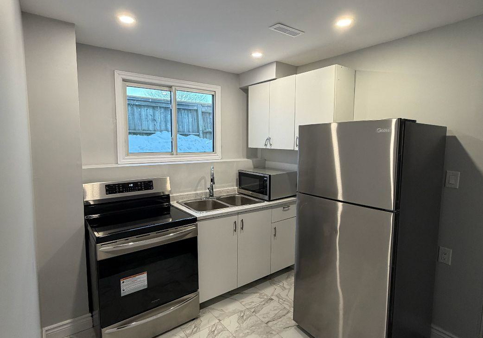 246-lakeview-park-avenue-oshawa-ontario-e12794834