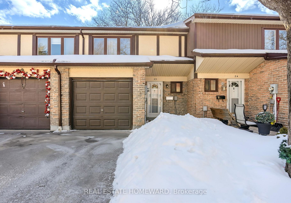 1975-memory-lane-pickering-ontario-e12796748
