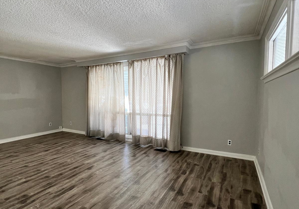 21-mackinac-crescent-scarborough-ontario-e12800132