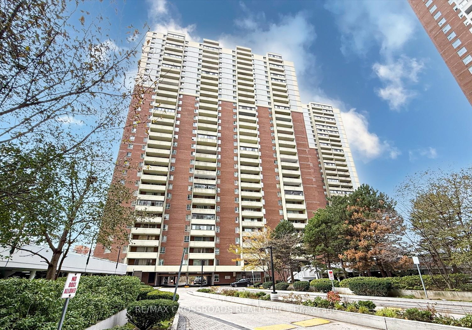 1-massey-square-east-york-ontario-e12802456