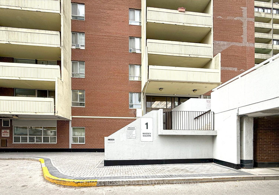 1-massey-square-east-york-ontario-e12802456