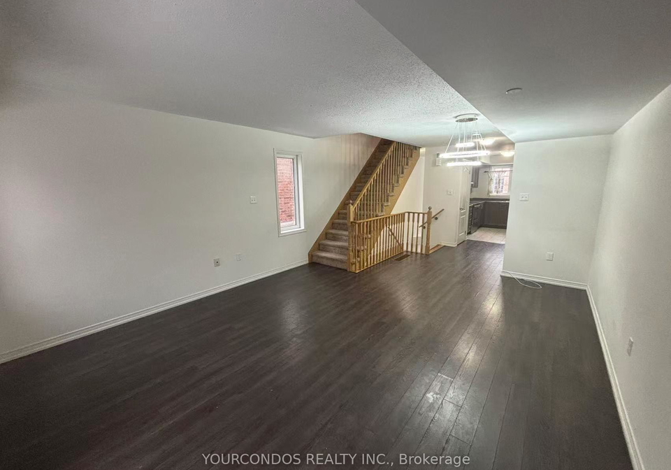 38-filly-path-n-oshawa-ontario-e12808400