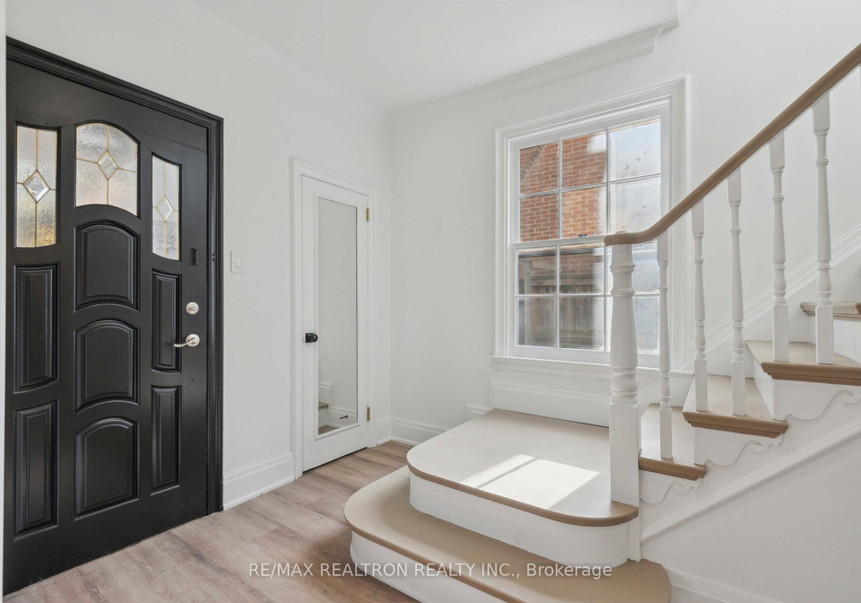 6-woodvale-crescent-east-york-ontario-e12808684