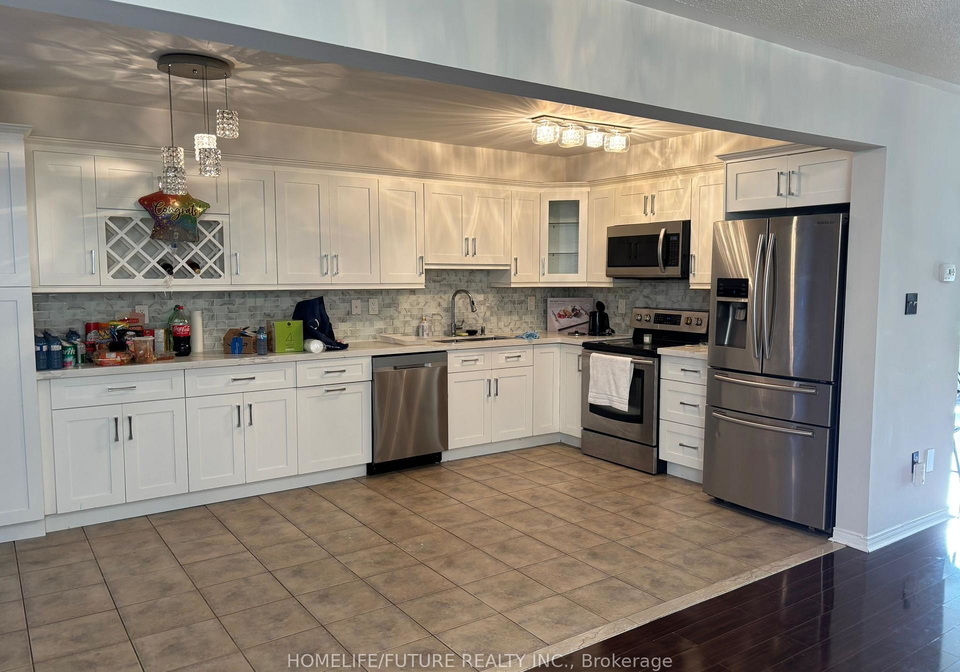 7-dollery-gate-ajax-ontario-e12809352