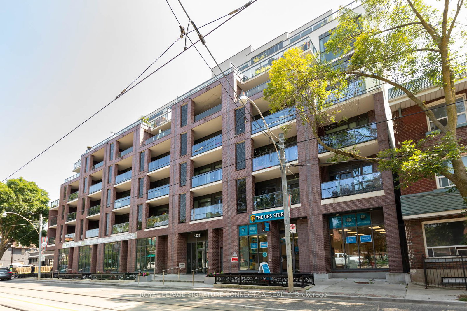 1331-queen-street-e-toronto-ontario-e12809636