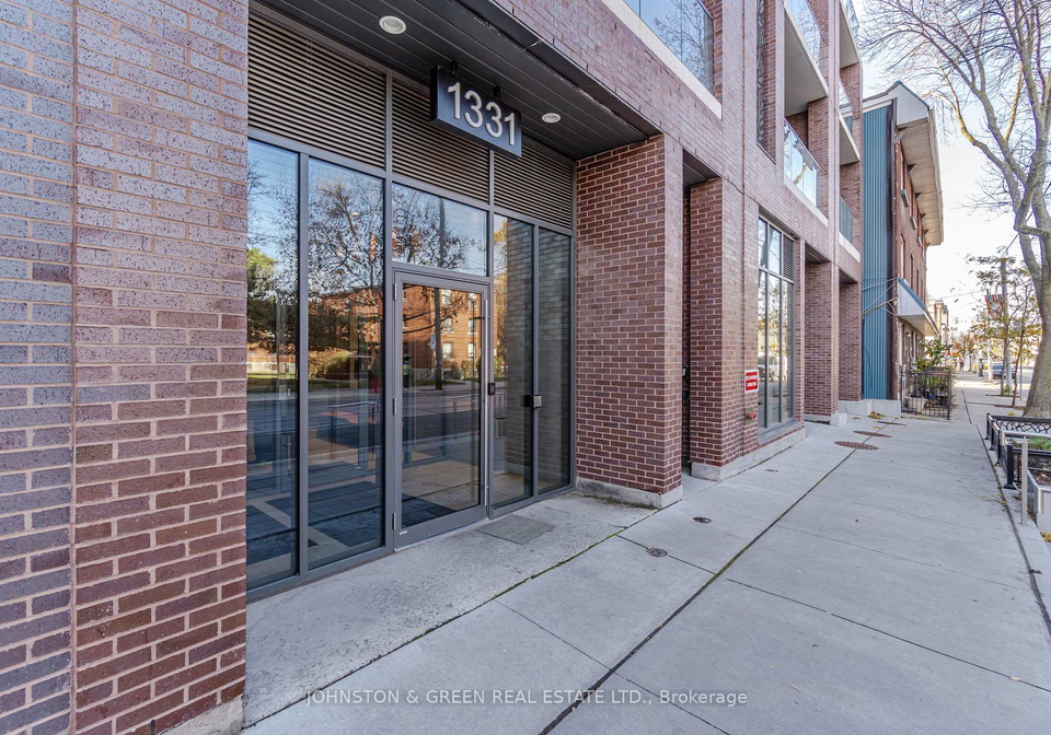 1331-queen-street-e-toronto-ontario-e12812630