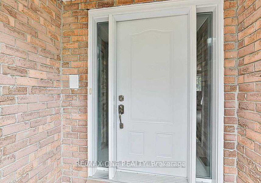 100-robinson-crescent-whitby-ontario-e12815304