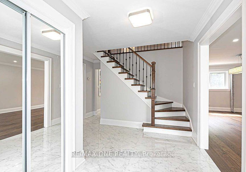 100-robinson-crescent-whitby-ontario-e12815304