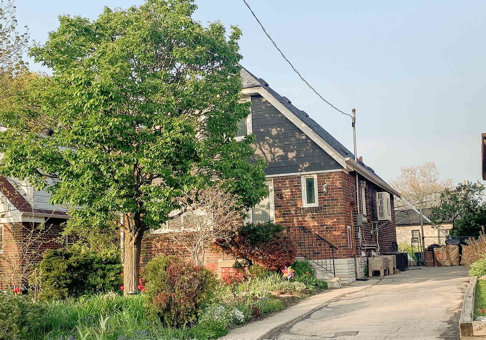 75-binswood-avenue-east-york-ontario-e12817638