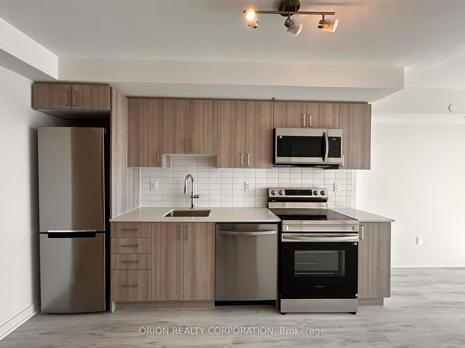 1010-sandy-beach-road-pickering-ontario-e12820360