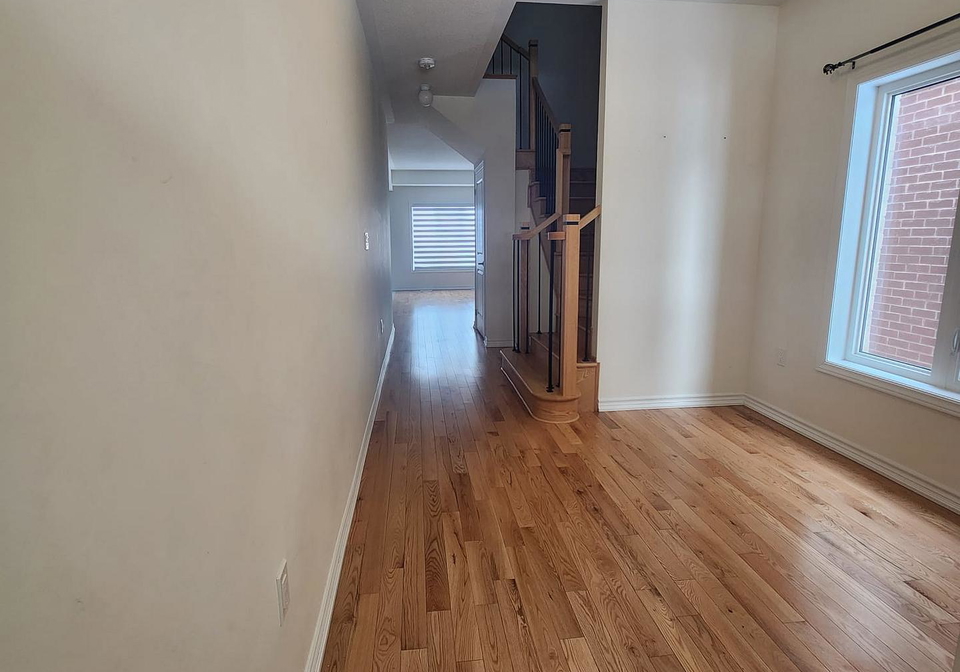 2517-athena-path-pickering-ontario-e12820568