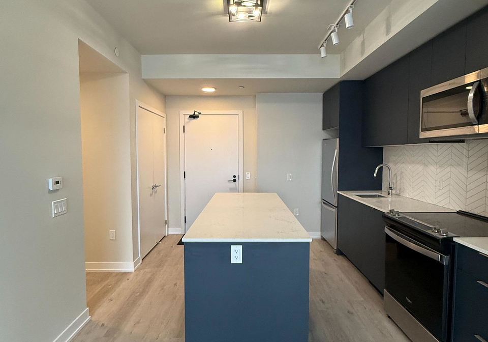 1606-charles-street-whitby-ontario-e12820814