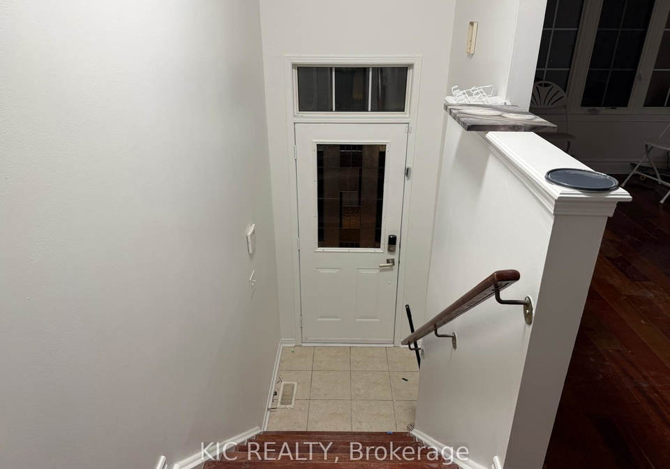 8-ventura-lane-ajax-ontario-e12821574