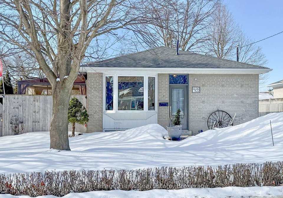 928-centre-street-n-whitby-ontario-e12822602