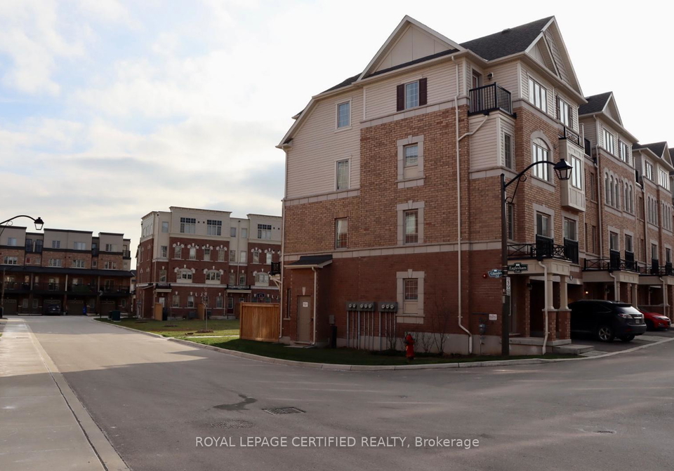 135-giboulee-path-oshawa-ontario-e12824310