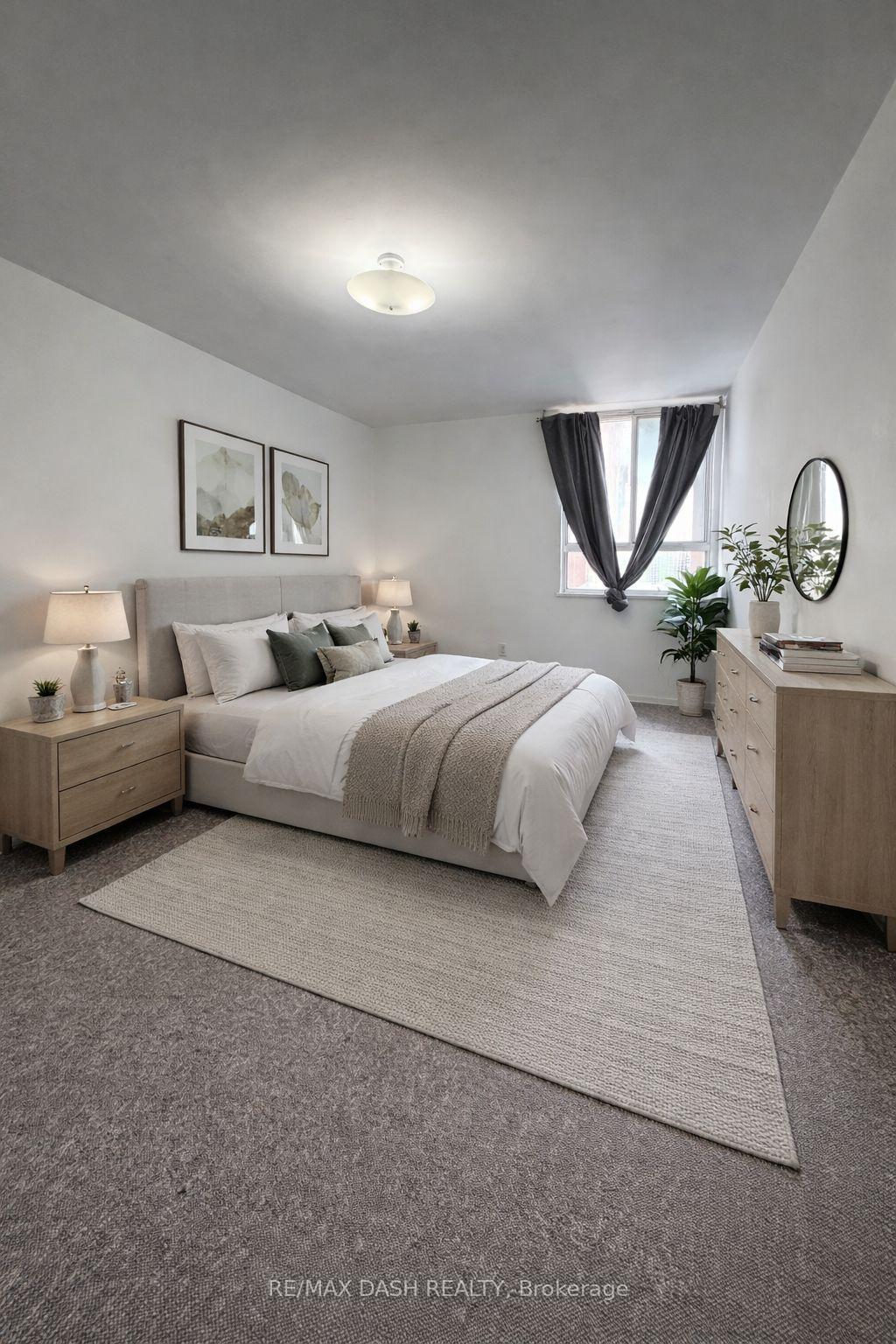 1-massey-square-east-york-ontario-e12824774