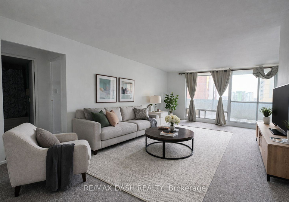 1-massey-square-east-york-ontario-e12824774