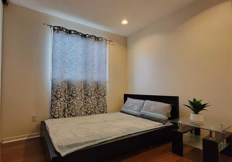 24-pioneer-pathway-scarborough-ontario-e12826044