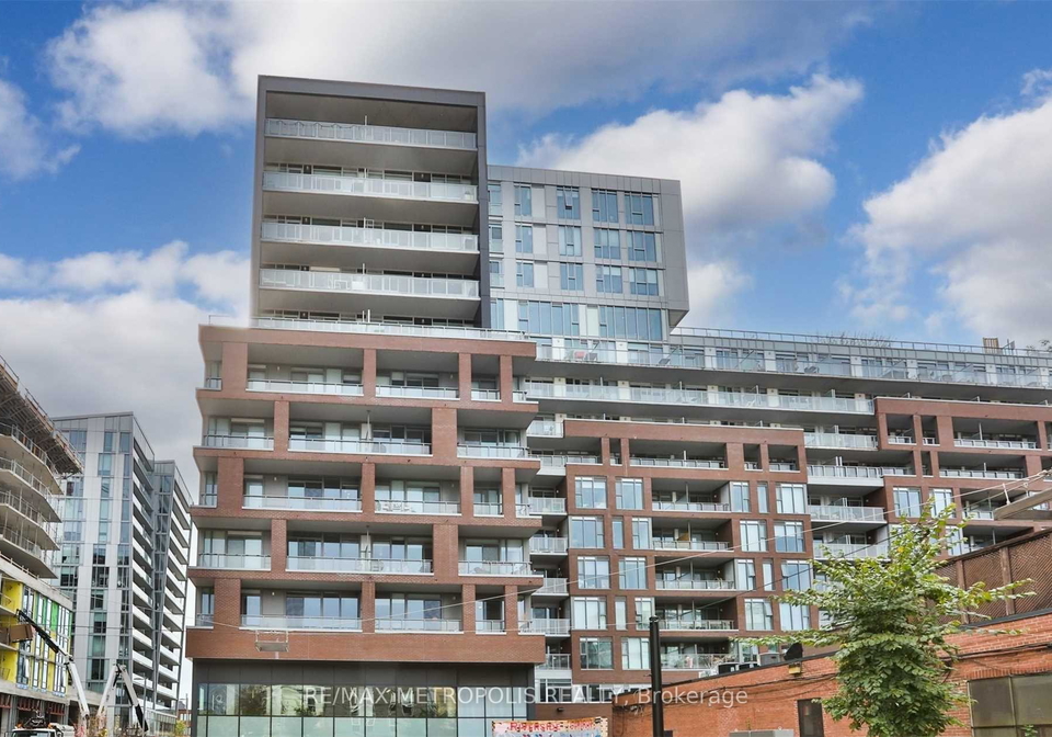 30-baseball-place-toronto-ontario-e12827722