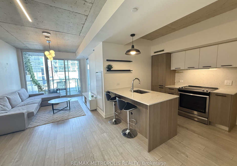 30-baseball-place-toronto-ontario-e12827722