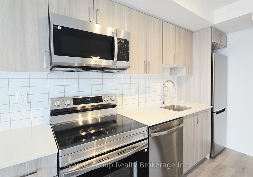 1010-sandy-beach-road-pickering-ontario-e12827786
