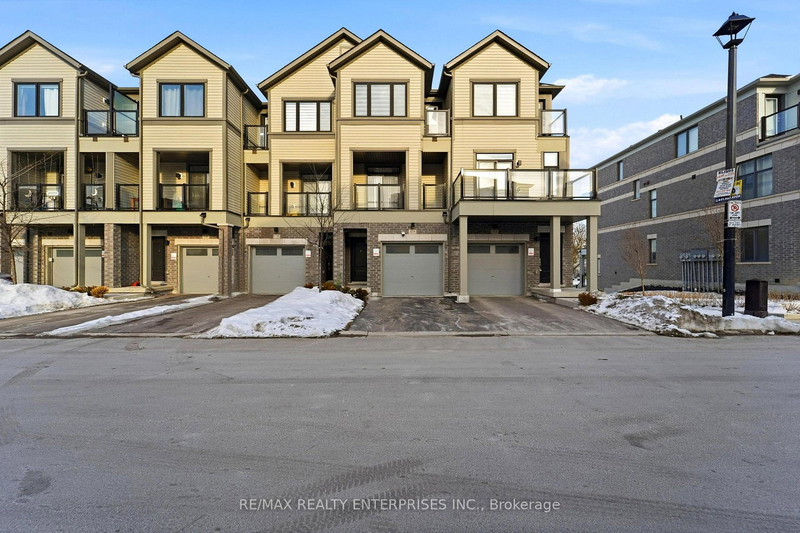 414-okanagan-path-oshawa-ontario-e12828406