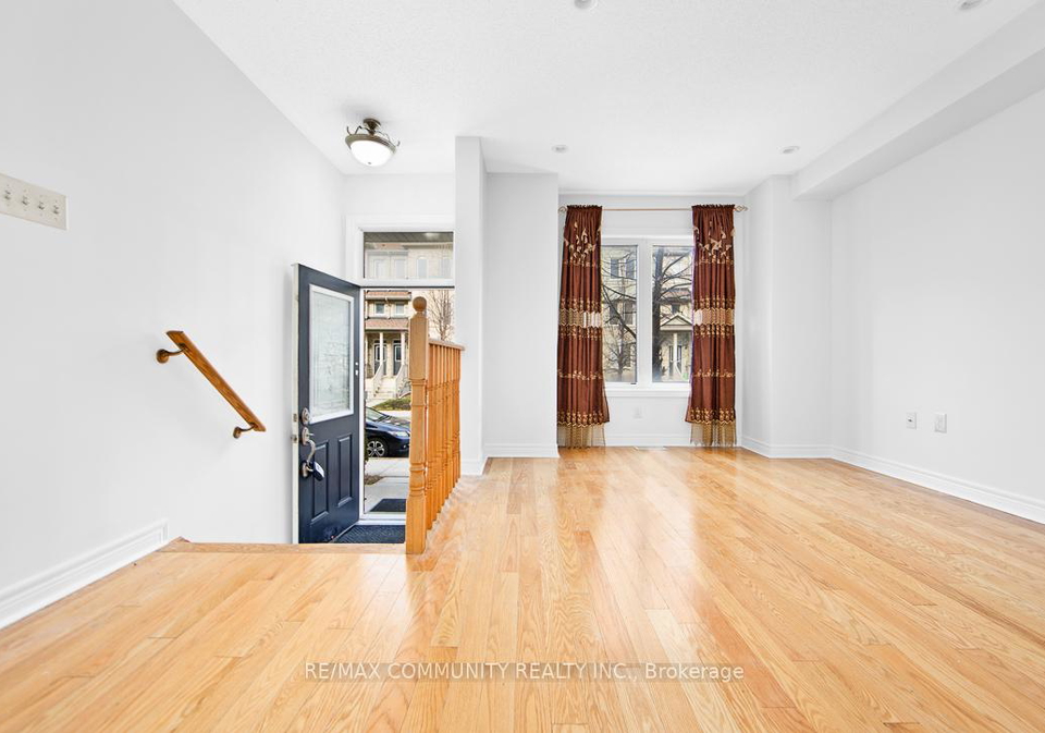 25-kawneer-terrace-scarborough-ontario-e12828996