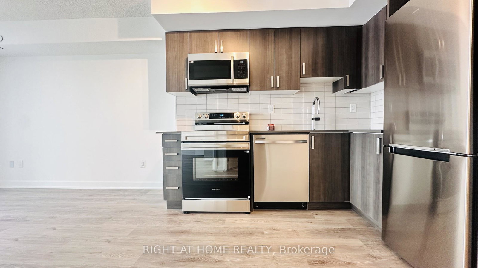1010-sandy-beach-road-pickering-ontario-e12829162