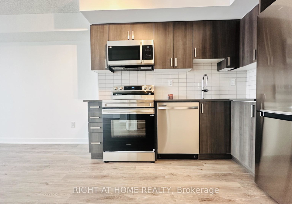 1010-sandy-beach-road-pickering-ontario-e12829162