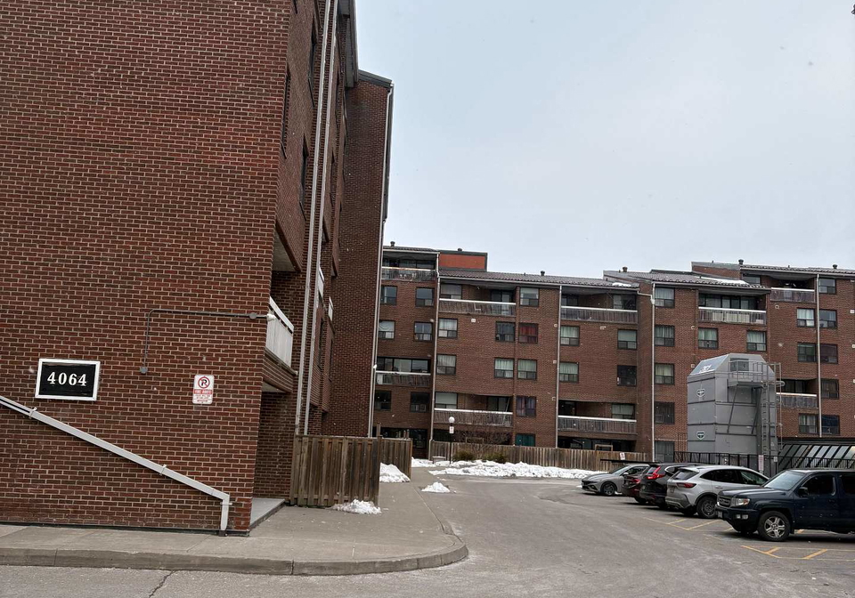 4064-lawrence-avenue-e-scarborough-ontario-e12830010