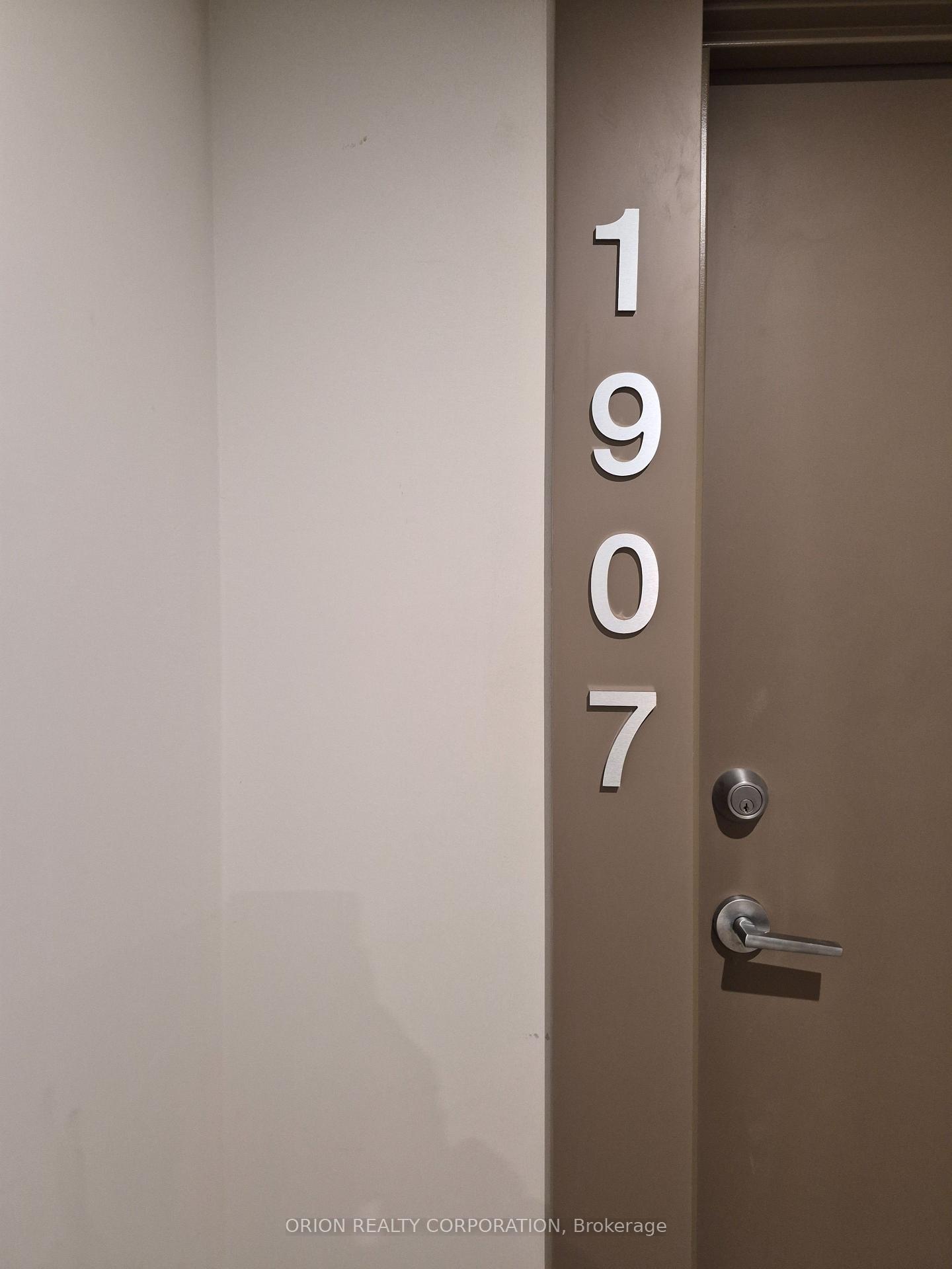 1010-sandy-beach-road-pickering-ontario-e12830252