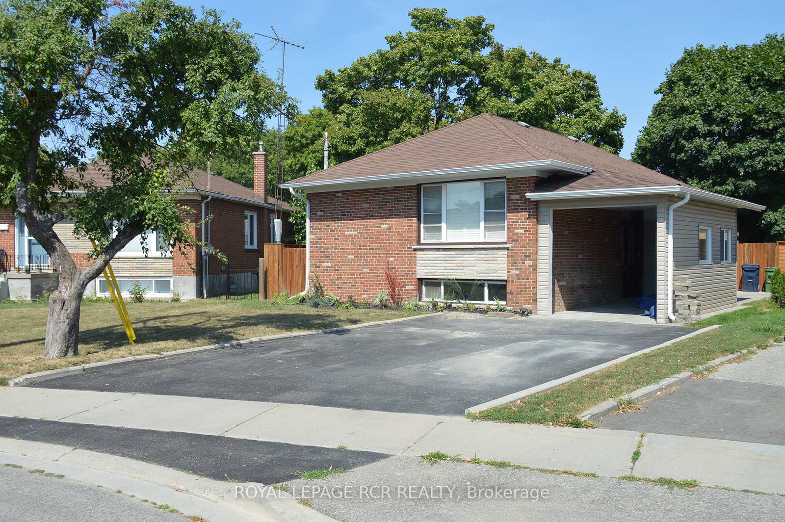36-electro-road-scarborough-ontario-e12831888