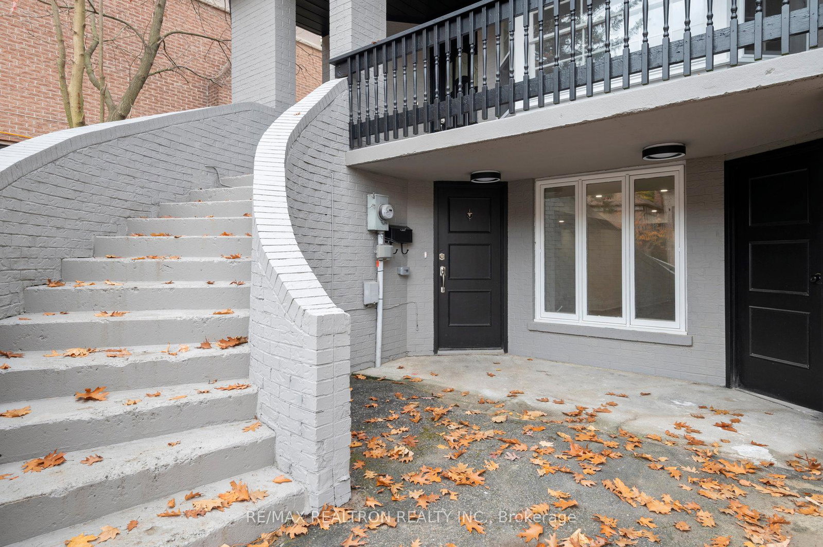 6-woodvale-crescent-east-york-ontario-e12832086