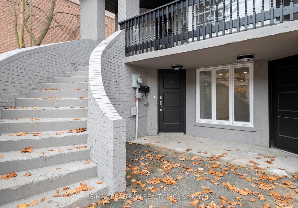 6-woodvale-crescent-east-york-ontario-e12832086