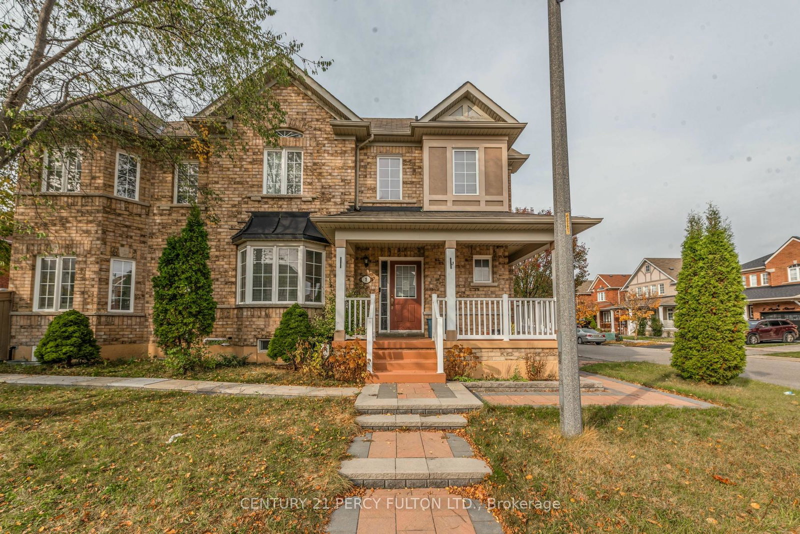1-cragg-crescent-ajax-ontario-e12833408
