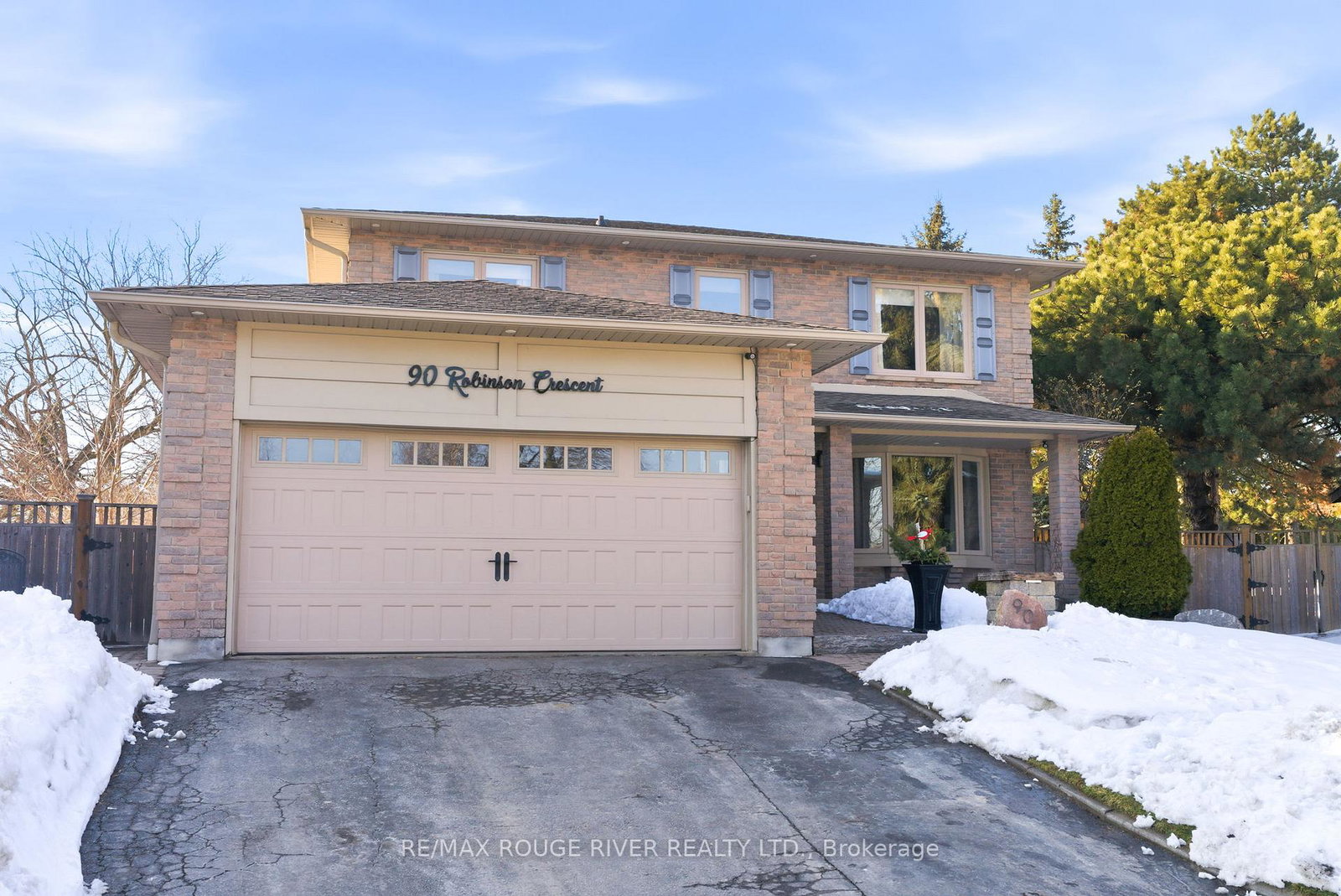 90-robinson-crescent-whitby-ontario-e12835138