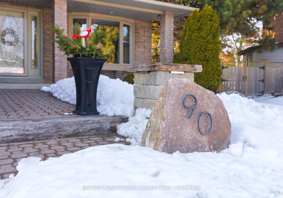 90-robinson-crescent-whitby-ontario-e12835138