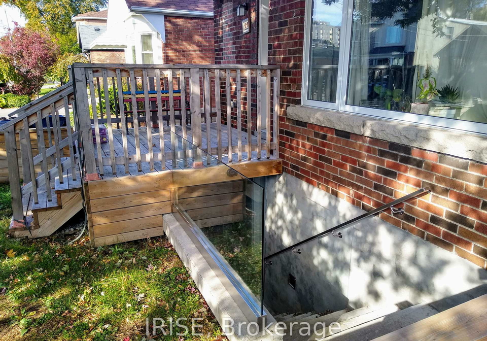11-donmore-avenue-east-york-ontario-e12836570